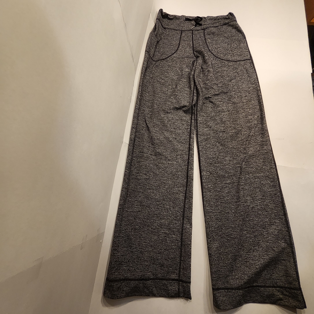 Lululemon. Gray three tone. Reversible. Lighter Gray to Darker Gray. Medium.
